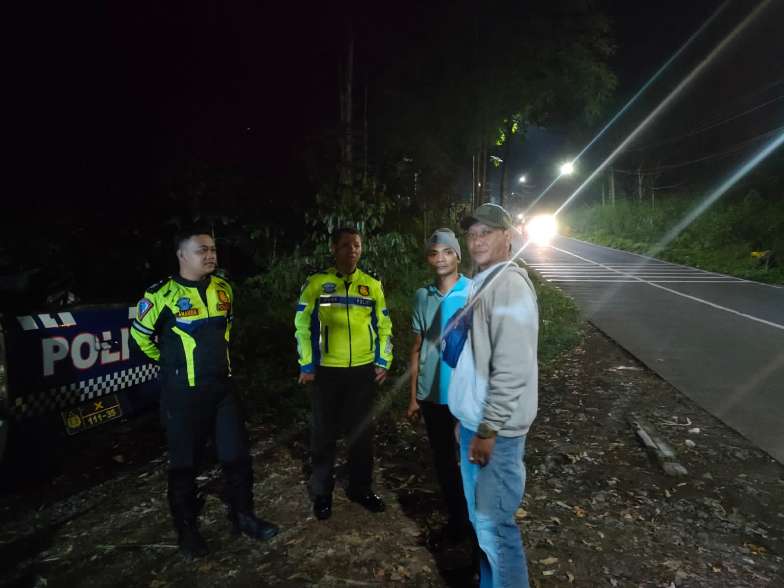 JALUR CURAM: Anggota Polres Batu mendatangi tempat kejadian perkara di Klemuk, Selasa (16/4 )