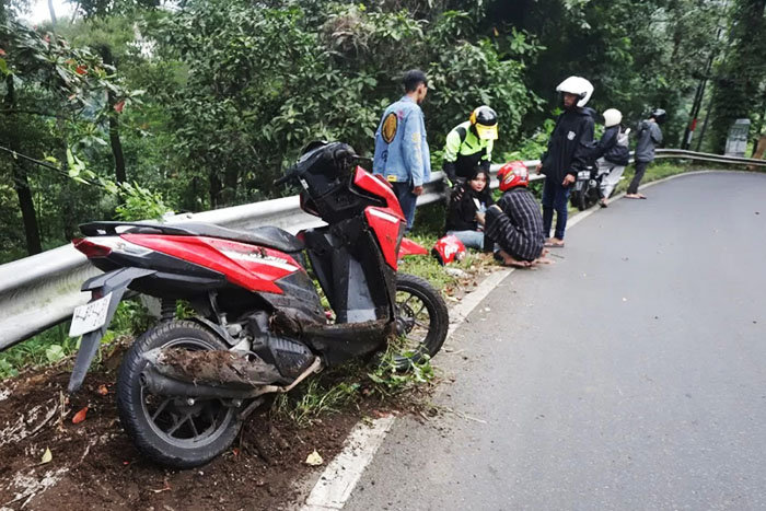 Korban luka asal Gresik akibat kecelakaan di jalur angker jembatan Cangar Pacet Kota Batu Mojokerto
