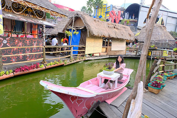Pasar Apung di Museum Angkut Kota Batu
