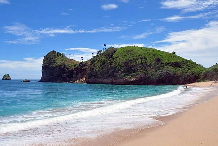 pantai telok Kabupaten Malang