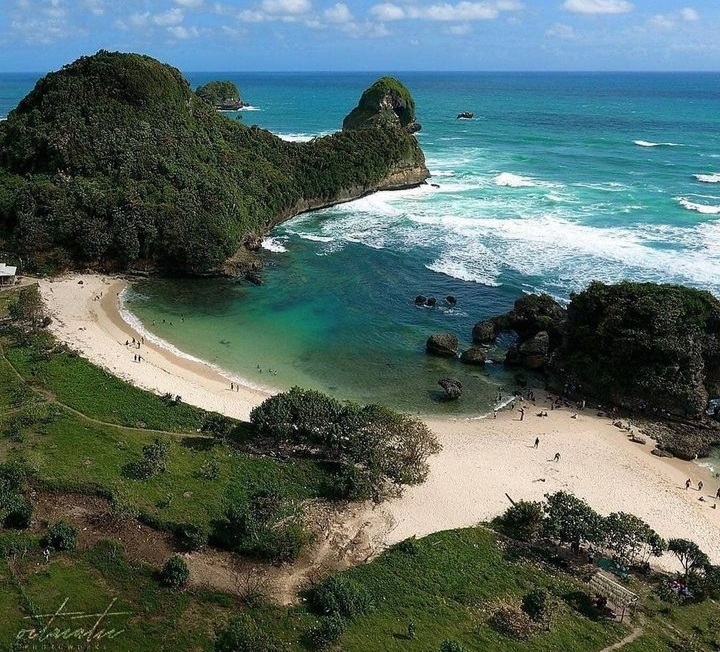 Pantai Watu Leter_ig @lingkarmalang