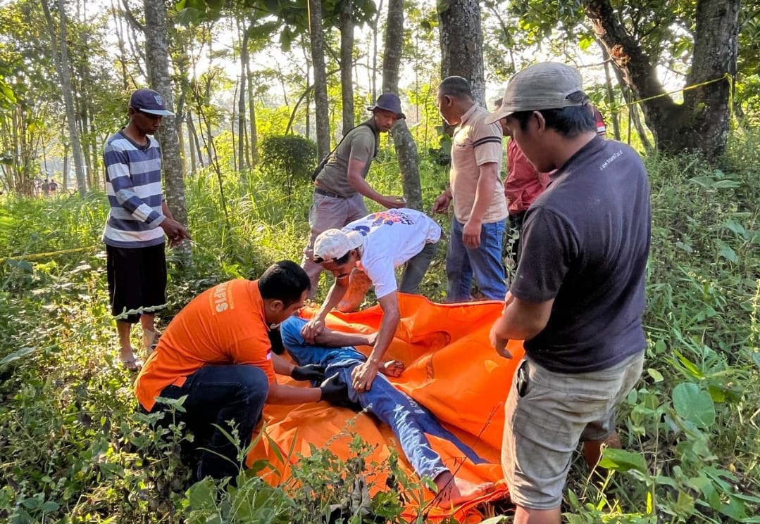 PUTUS ASA: Pria berinisial UI, 37, asal Dusun Dresel, Desa  Oro-Oro Ombo mengakhiri hidupnya dengan gantung diri.