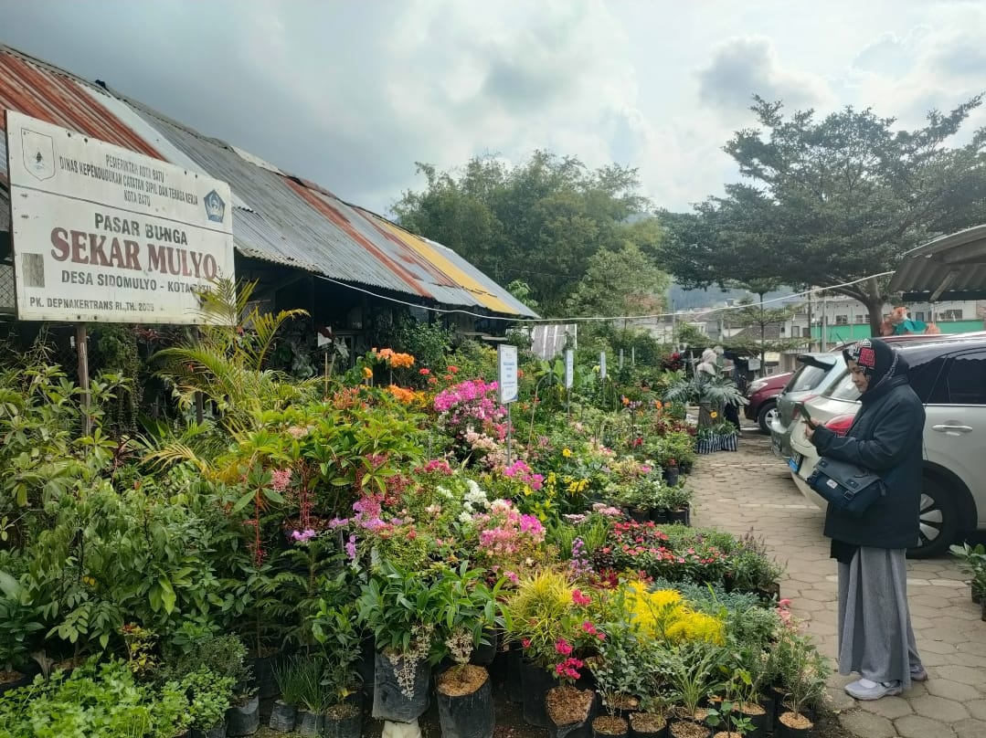 SEPI PEMBELI: Suasana Pasar Sidomulyo sehari-hari sepi pengunjung sehingga pendapatan mereka drop.