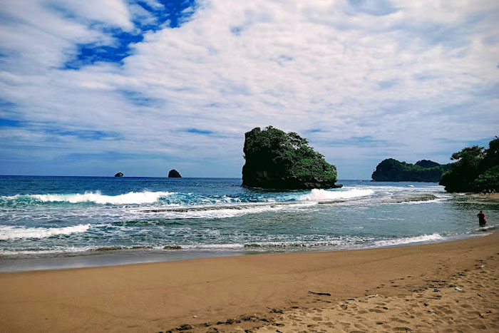 Pantai Jolangkung_Adelia Puspita