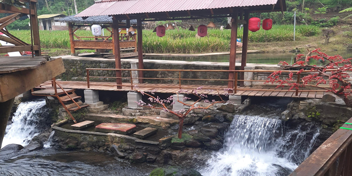 Umbulan Tanaka yang dipenugi dengan ornamen ala Jepang