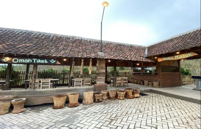 Tampak depan Dusun Wisata Kuliner Batu.