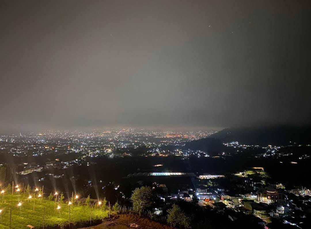 Pemandangan Ciamik dari Salah Satu Kafe di Batu