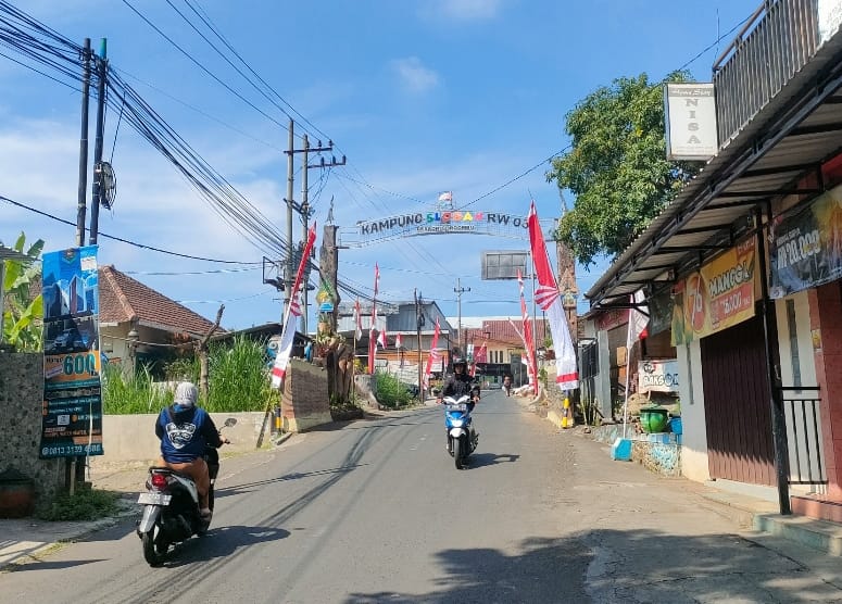 SIAP DIHIAS: Gapura di Jalan TVRI Desa Oro-Oro Ombo akan segera dihias.