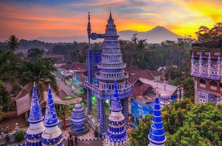 Potret Wisata Religi Masjid Tiban Malang (source: pinterest)