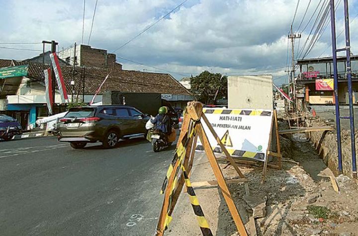 PROGRES: Pelebaran ruas Jalan Bromo Semeru jadi salah satu proyek yang dikawal kejari.