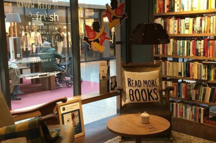 Ilustrasi Cafe Book untuk Me Time (source: pinterest)