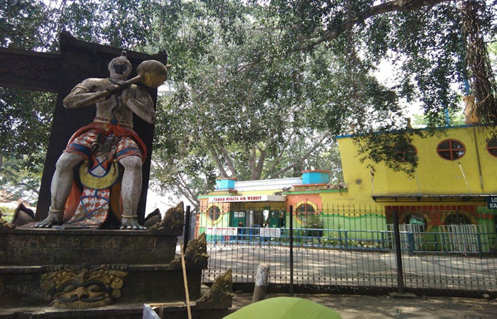 Taman Wisata Air Wendit Malang.