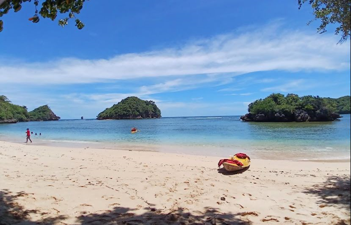 Pesona Pantai Gatra Malang.