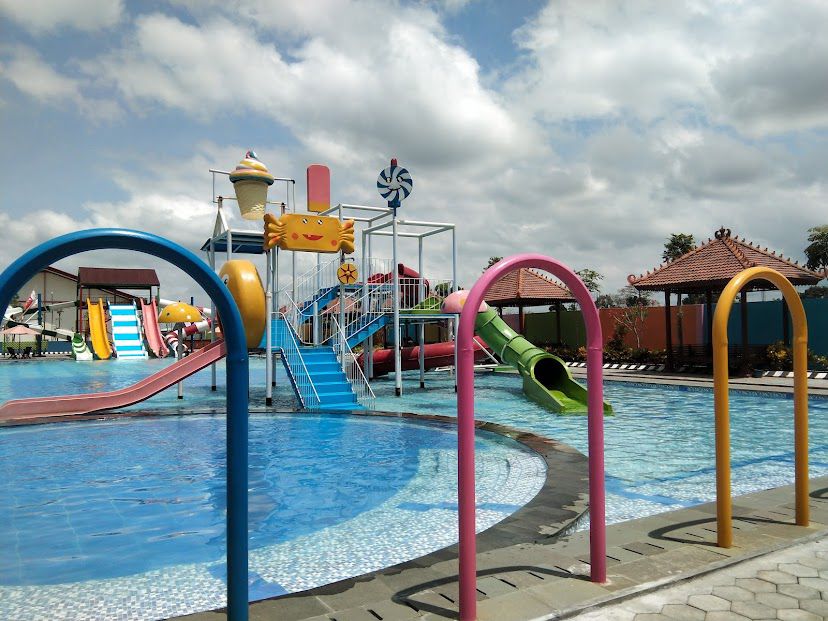 Bonderland Waterpark Kabupaten Malang.