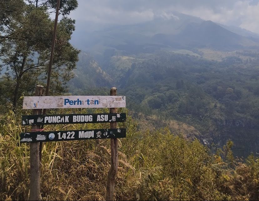 Puncak Budug Asu.