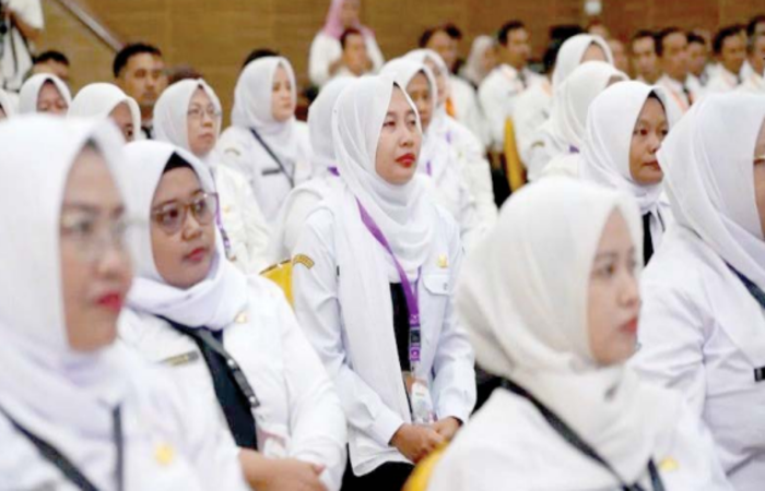 BERI MOTIVASI: Ratusan guru PPPK mengikuti kegiatan orientasi oleh Kadisdik Jatim Aries Agung Paewai beberapa waktu lalu.