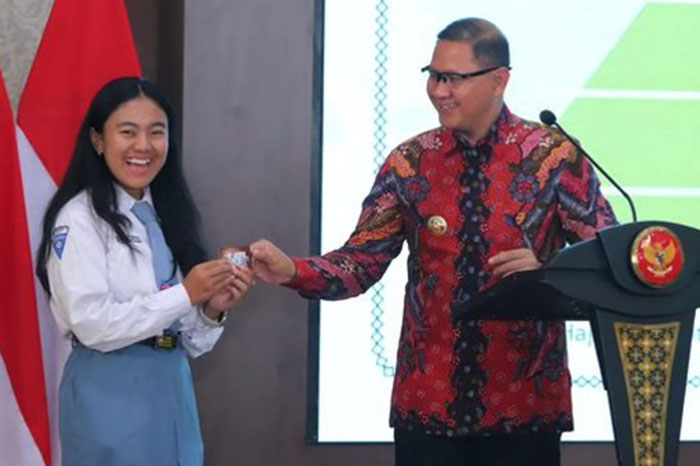 Interaksi Kepala Dinas Pendidikan Provinsi Jawa Timur sekaligus Pj Walikota Batu Aries Agung Paewai. Bosda sekolah swasta cair