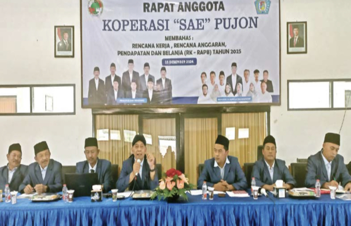 SIAPKAN PROGRAM: Para pengurus Koperasi Susu SAE Pujon menyampaikan rencana program kerja tahun 2025, Kamis (5/12).