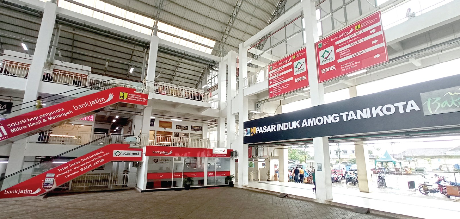 MEGAH: Pasar Induk Among Tani saat ini berada di bawah pengelolaan UPT. Namun belakangan ini, akademisi menyarankan agar pengelolaannya berada di bawah BUMD atau BLUD.