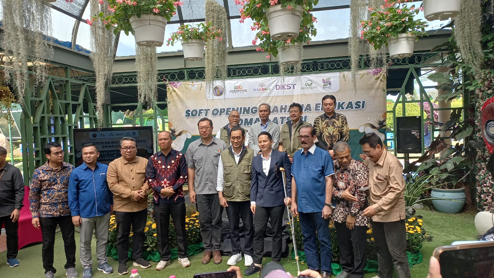 SOFT OPENING: Jajaran pimpinan Universitas Brawijaya dan Baloga serta Bupati Trenggalek hadiri pembukaan Omah Atsiri, Rabu (05/02)