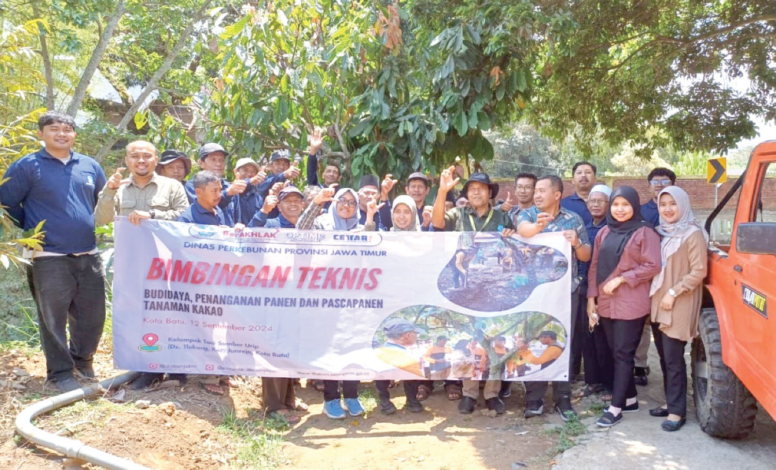 SEMANGAT: Kelompok Tani Sumber Urip Desa Tlekung, Junrejo antusias mengikuti pelatihan budidaya kakao di Kota Batu beberapa waktu lalu. (SUWANDI FOR RADAR BATU)