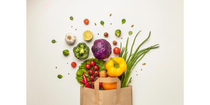 Top view of assortment of vegetables in paper bag (Freepik)