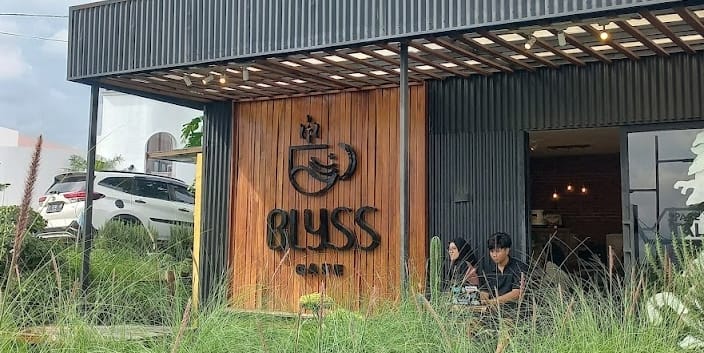 Foto tampak depan Blyss Cafe