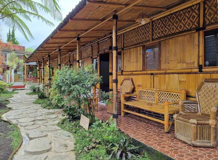 Rumah Kebun Lulu Villa tampak depan. (Karyati Niken)