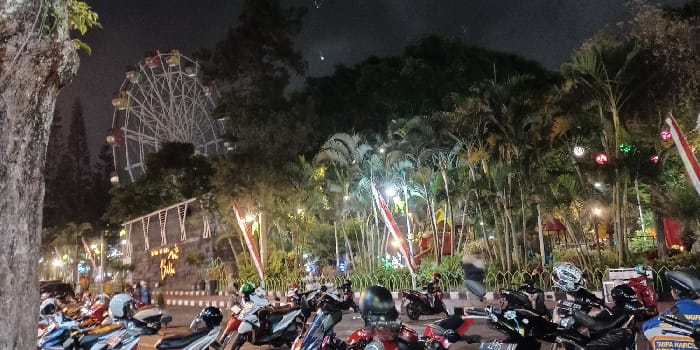 foto alun alun kota batu
