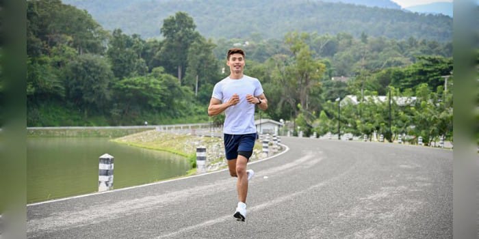 Foto orang sedang jogging (pch.freepik)