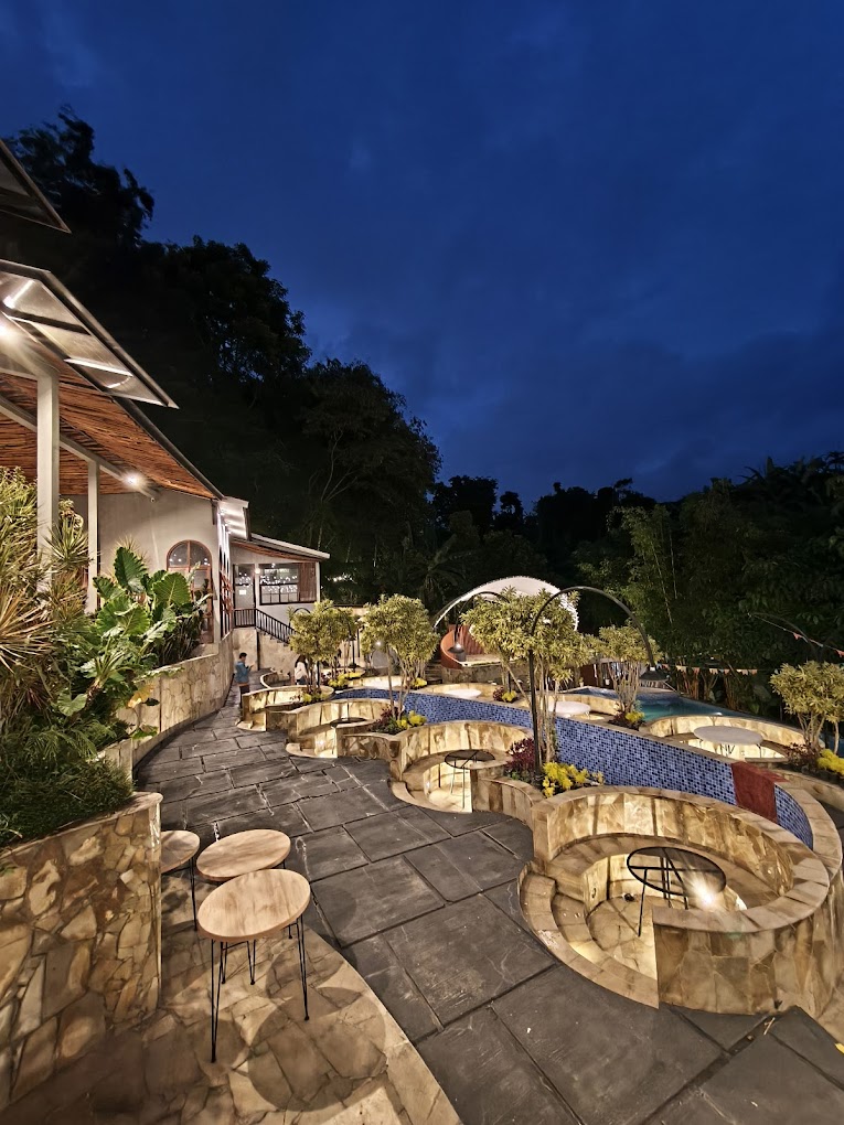 Kaluna Resort & Kafe menghadirkan konsep penginapan yang menyatu dengan alam (Tom Jerry).