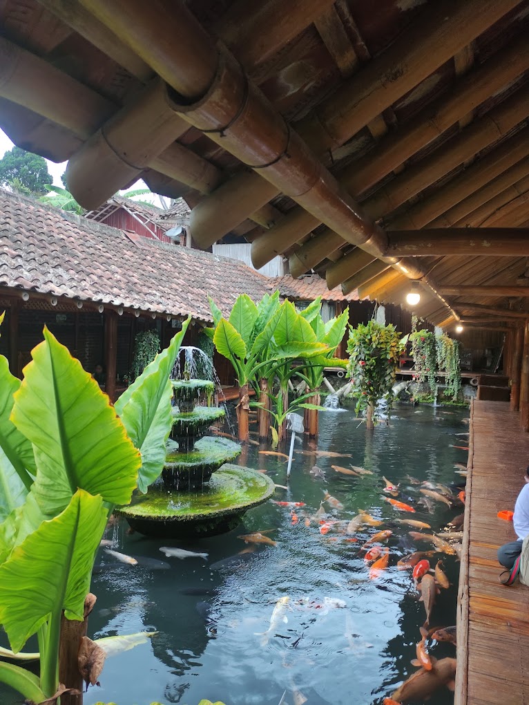 Nuansa berbeda daripada Resto yang lain (muh miftah).