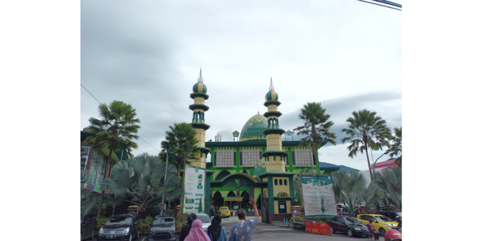 Foto tampak depan Masjid An-Nuur Kota Batu (Aziz Shidqul)