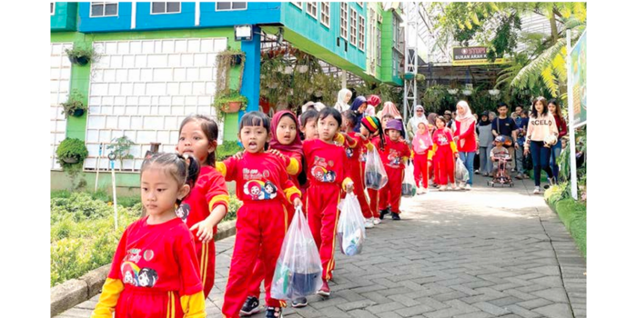 STUDI WISATA: Rombongan siswa TK di Kota Batu sedang melakukan liburan di Santerra de Laponte beberapa waktu lalu.