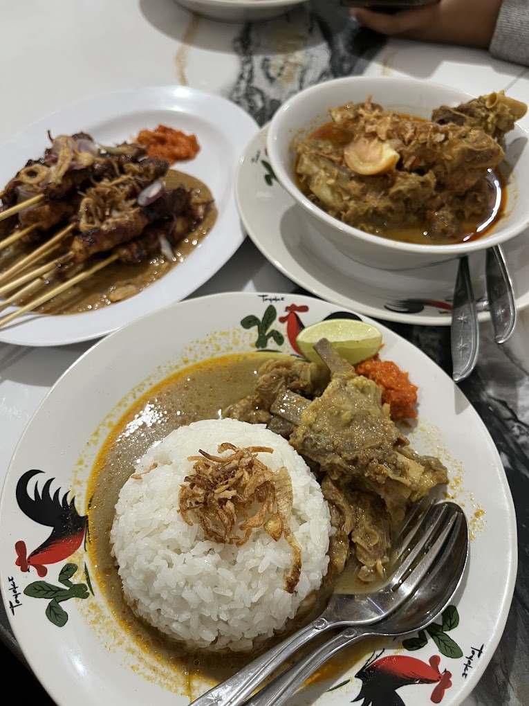 Lezatnya sate gurih mahkota Kota Batu (amienk abyan).