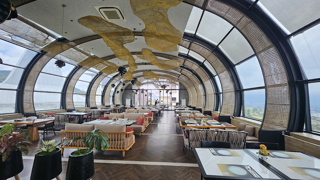 Kemewahan interior design dari SKYDOME Golden Tulip Holland Resort Batu (Anton Krist).
