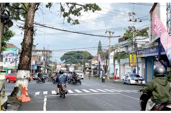 TITIK MACET: Pertigaan Pendem di Jalan Raya Dadaprejo tetap akan jadi titik langganan macet selama mudik Lebaran nanti. (RORI DINANDA BESTARI/RADAR BATU)