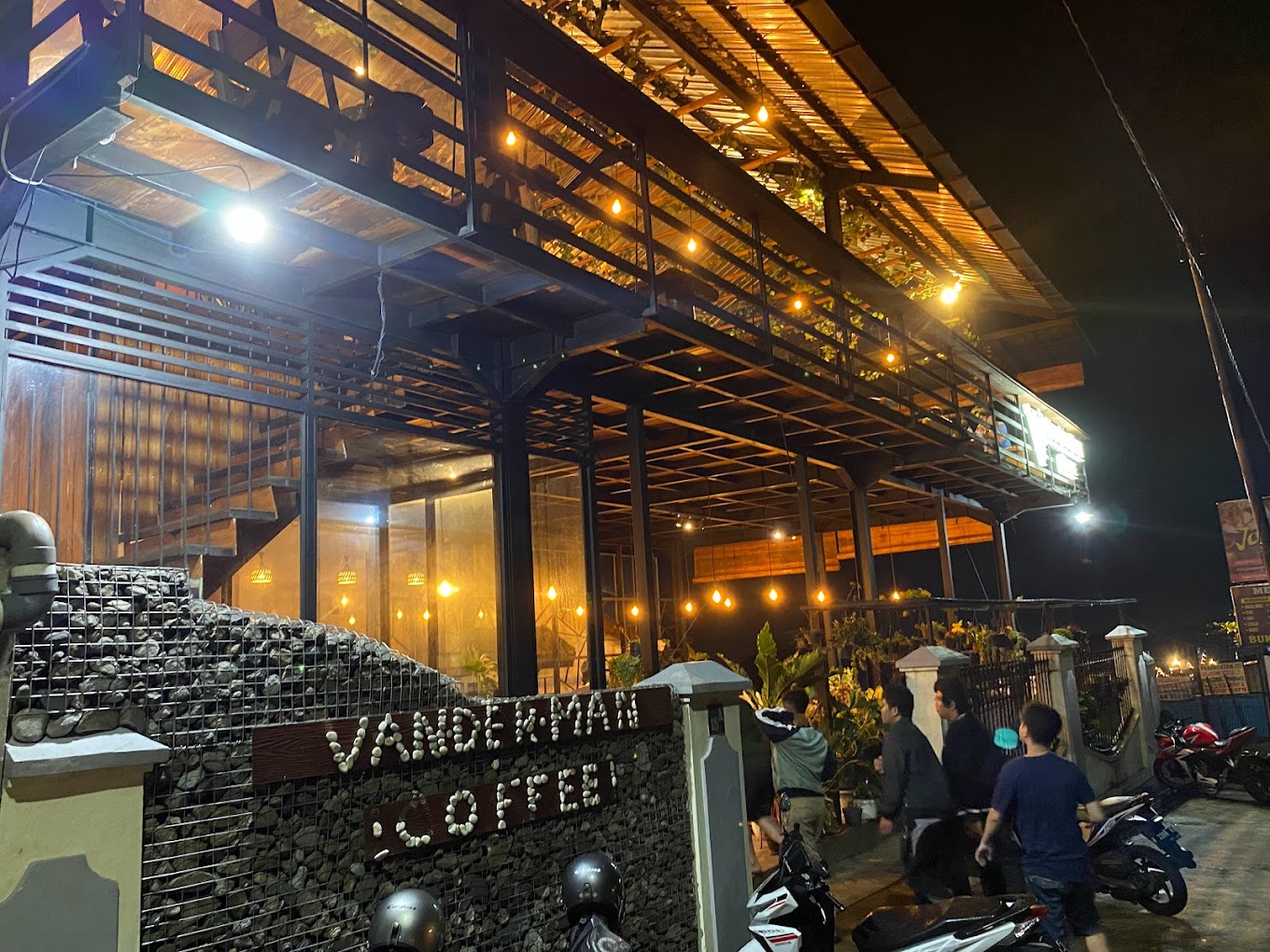 View Malam hari di van der man (Ricky).