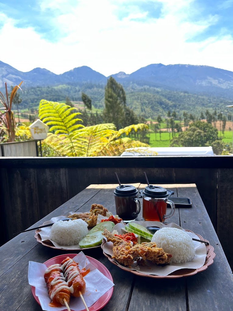 Kafe Teras Tegal menyuguhkan pemandangan cantik (Irmaa rizqii).