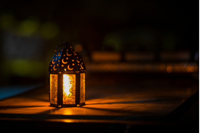 Ilustrasi malam ganjil di bulan Ramadan. Salah satunya datang malam Lailatul Qadr. (Pexels/Ahmed Aqtai)