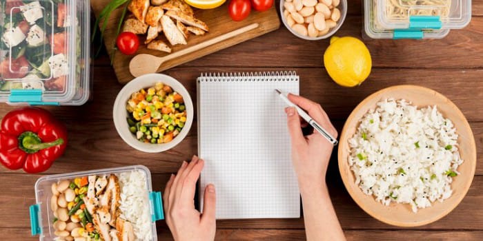 ilustrasi makanan pintar (pch.freepik)