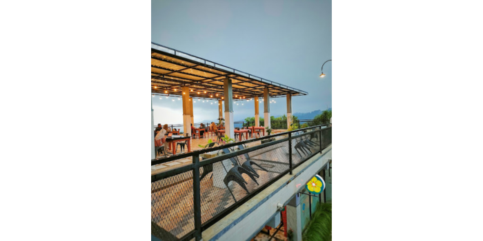 Suasana yang ada di Toko Kopi Handayani. (Google: kamjay kamjay)
