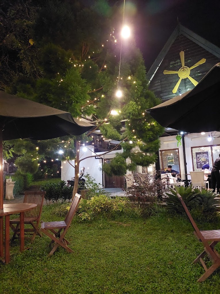 Kafe Omah Kitir Kota Batu (Kisma Hadia).