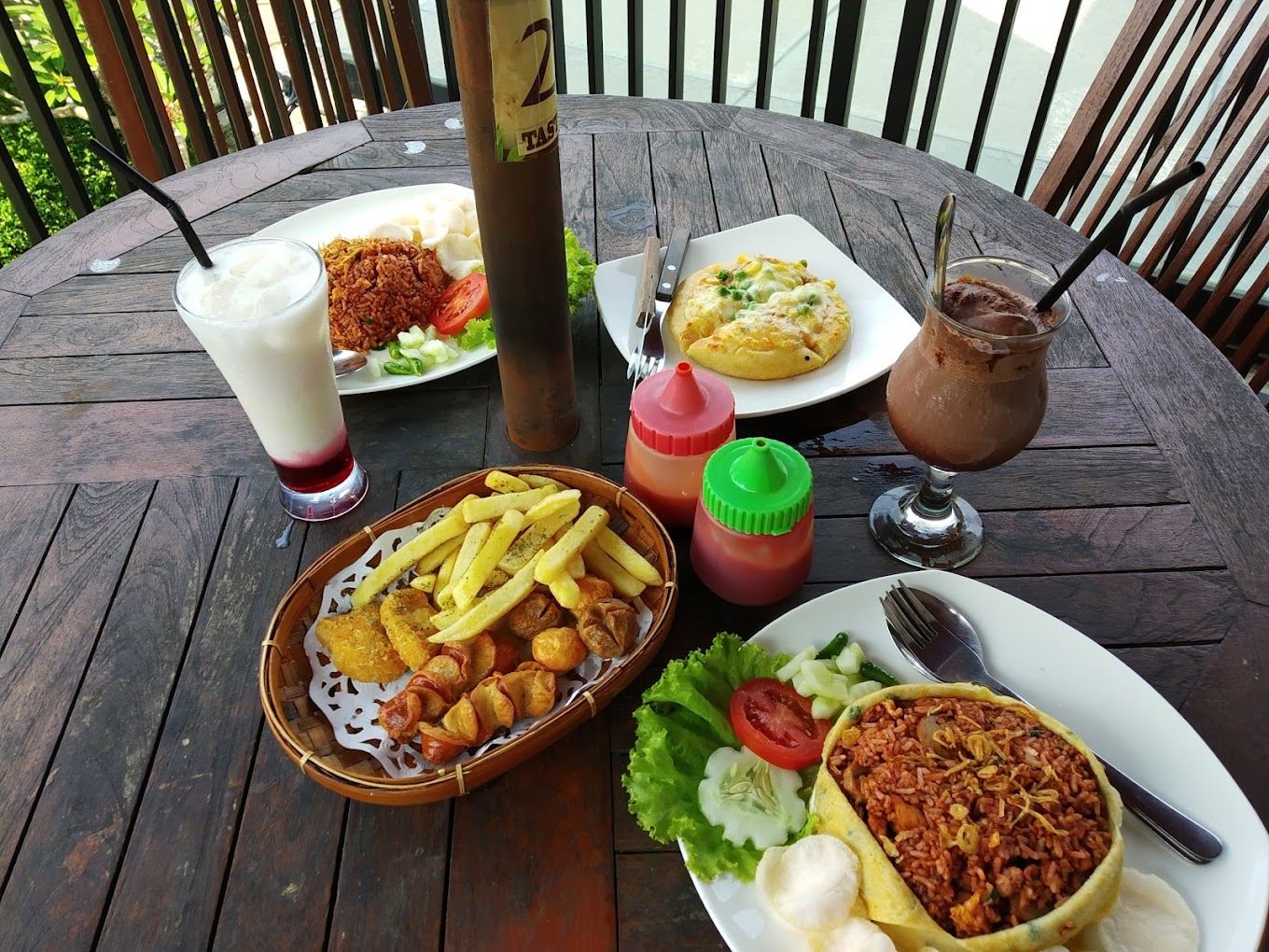 Berbagai macam menu yang tersedia (Diky Mhd alfisyahrin).