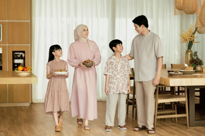 Fesyen hari raya. (Situs resmi Uniqlo)
