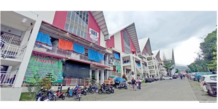 TARGET RETRIBUSI MENINGKAT: Pedagang kios dan los Pasar Induk Among Tani Batu didorong aktif berjualan agar realisasi retribusi mencapai target. ( MOH RIZAL/RADAR BATU)