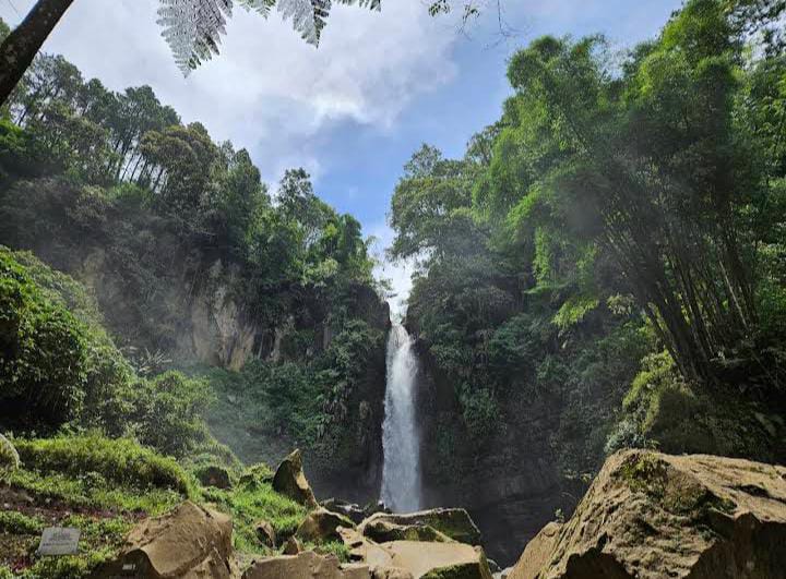 Air terjun di Coban Talun. (Kelly Tavares)
