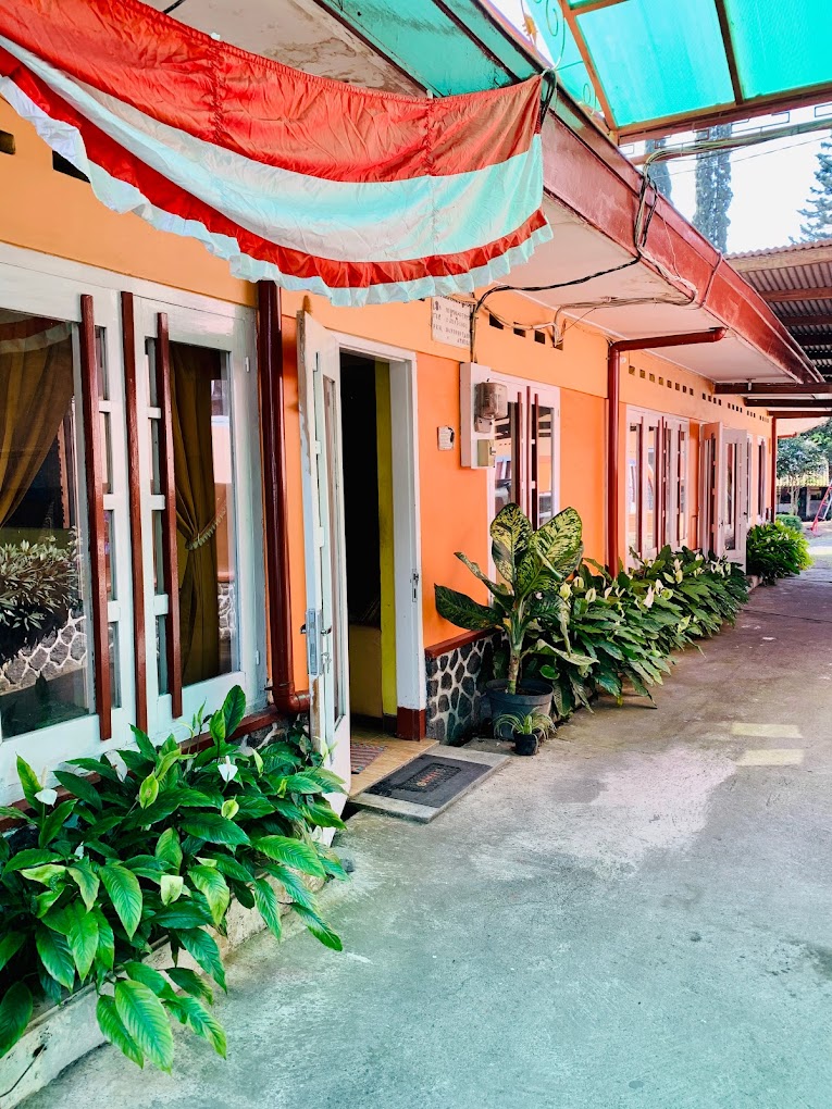 Hotel ala jaman belanda di dekat Selecta Batu (hotelsantoso).