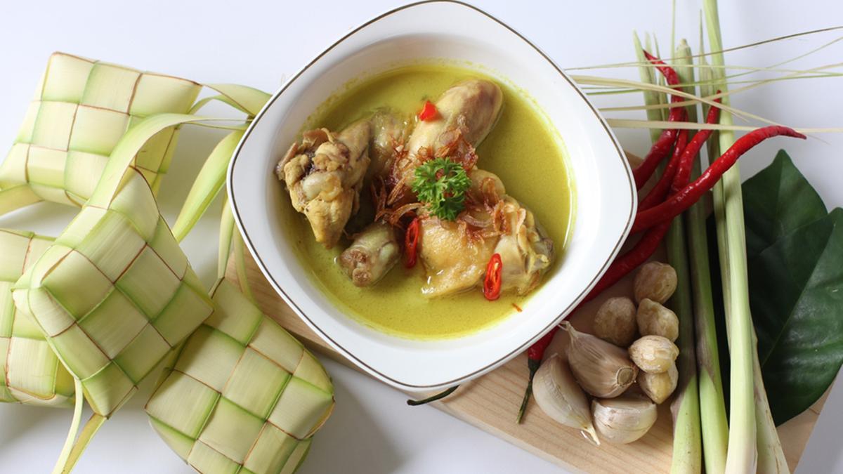 Ilustrasi opor ayam dan ketupat. (Fimela)