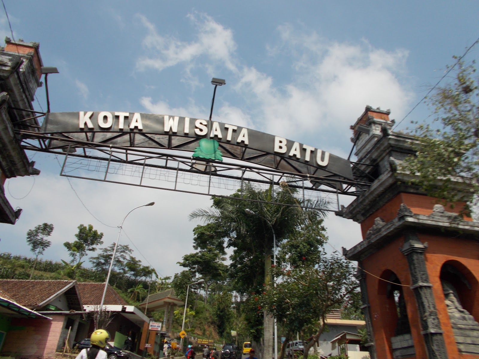 Tugu Kota Wisata Batu (anggiagistia.com).